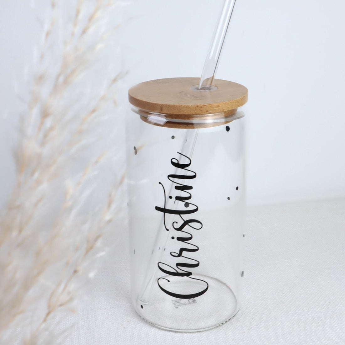 Trinkglas mit Name – personalisiert | Glas mit Bambusdeckel oder Kunststoffbecher