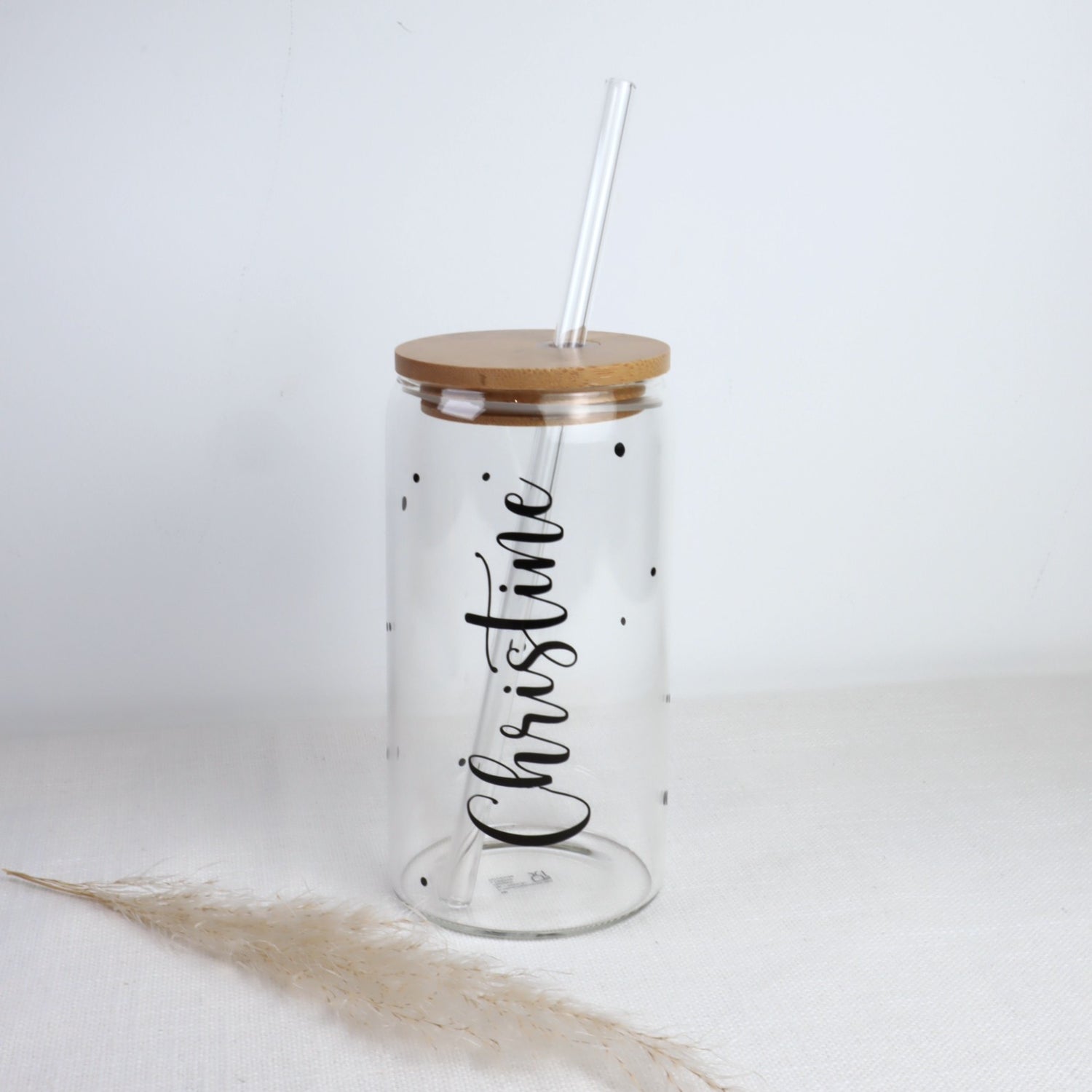 Trinkglas mit Name – personalisiert | Glas mit Bambusdeckel oder Kunststoffbecher