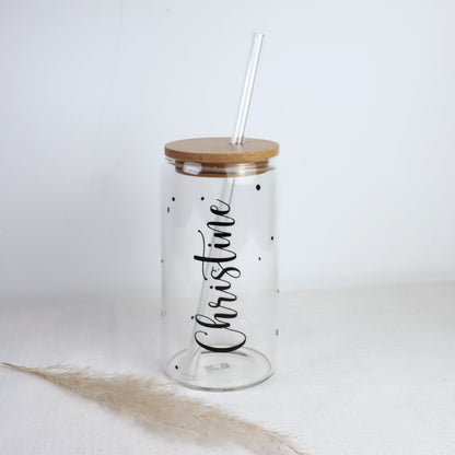 Trinkglas mit Name – personalisiert | Glas mit Bambusdeckel oder Kunststoffbecher