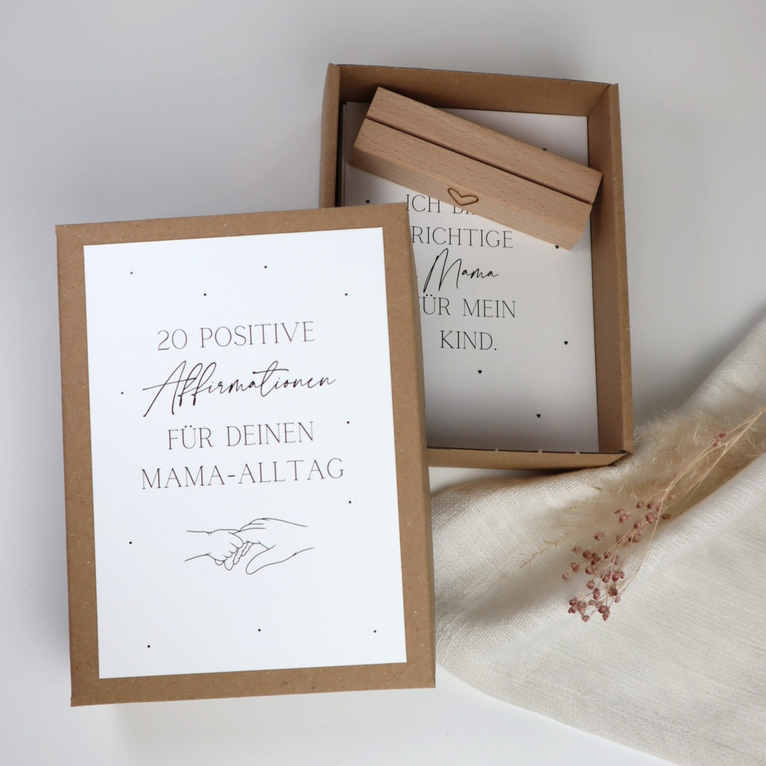 Affirmationskarten für Mamas mit personalisierbarem Kartenhalter | 20 positive Karten im A6-Format
