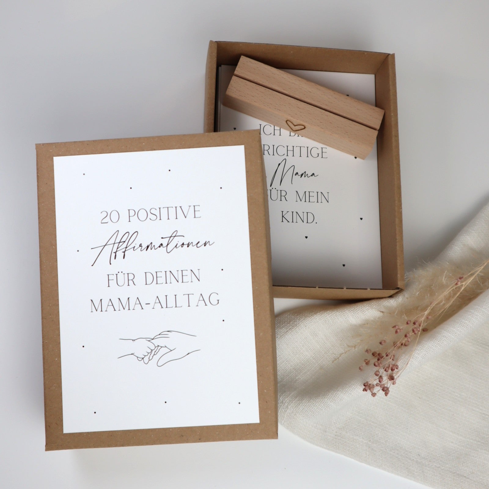 Affirmationskarten für Mamas mit personalisierbarem Kartenhalter | 20 positive Karten im A6-Format